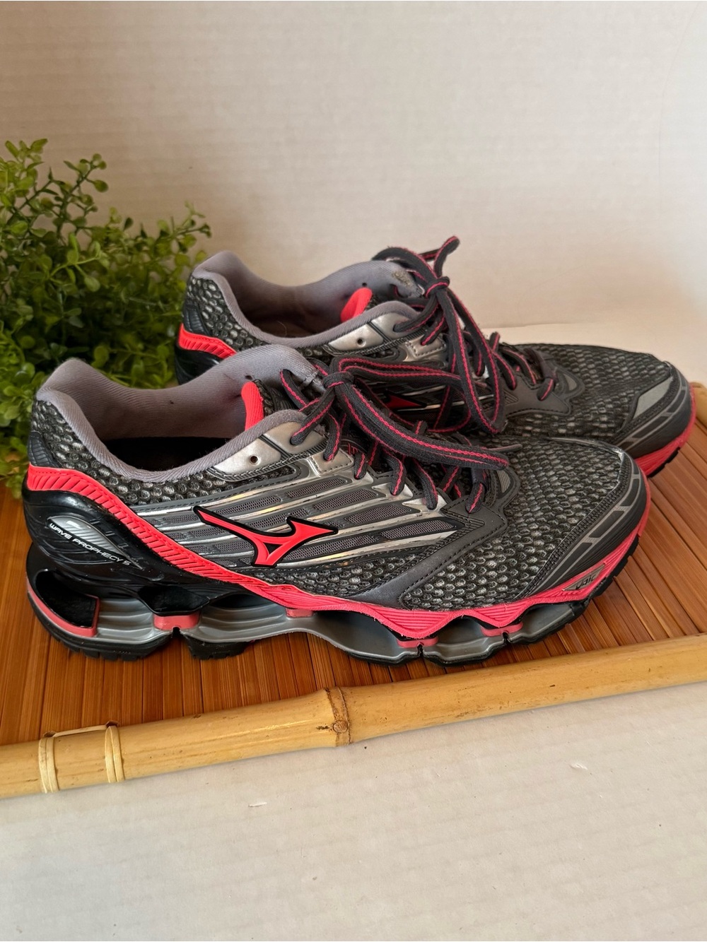 Mizuno Wave Prophecy
5 Running Shoes